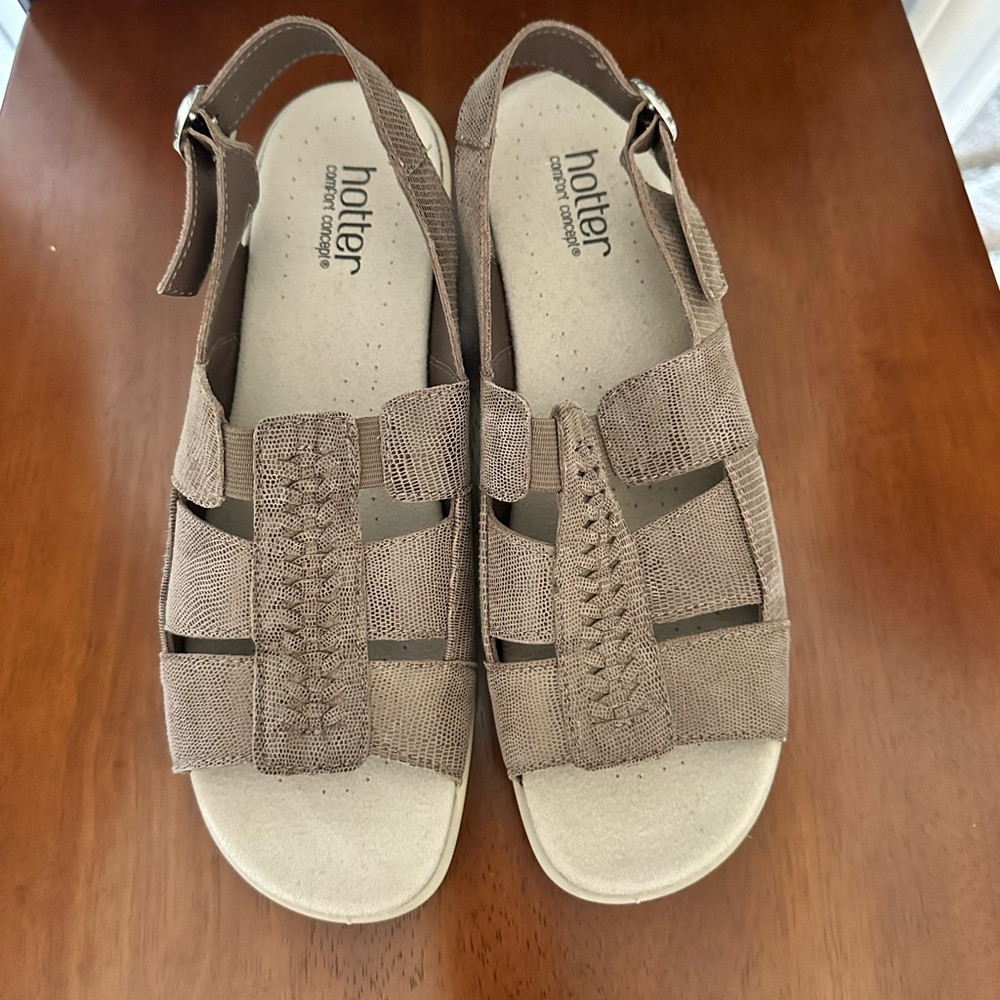 Women’s hotter comfort concept sandals NWOB. Dark tan/brown Size 10 std